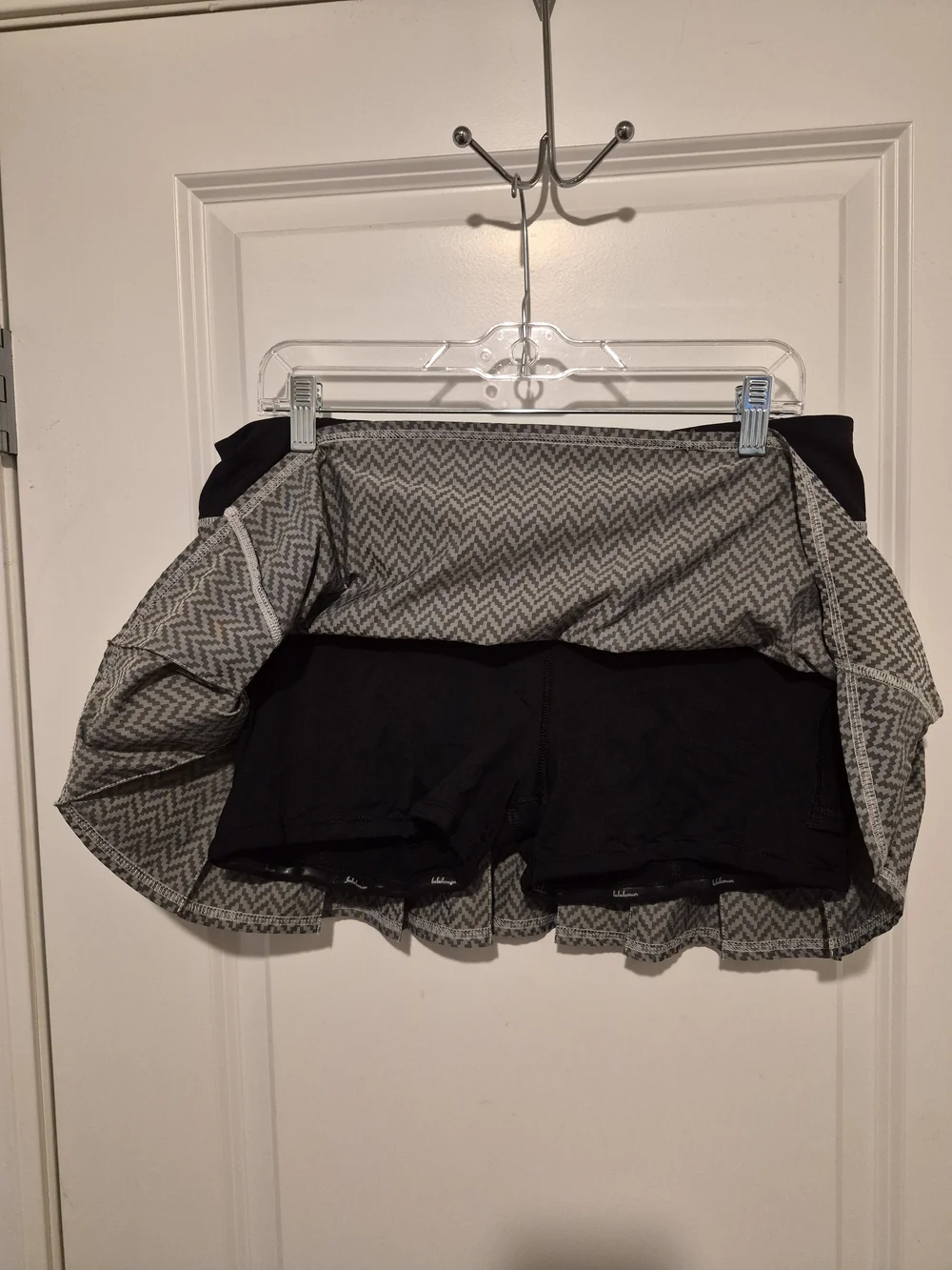 lululemon athletica Black Waistband Gray Chevron Tennis Skort